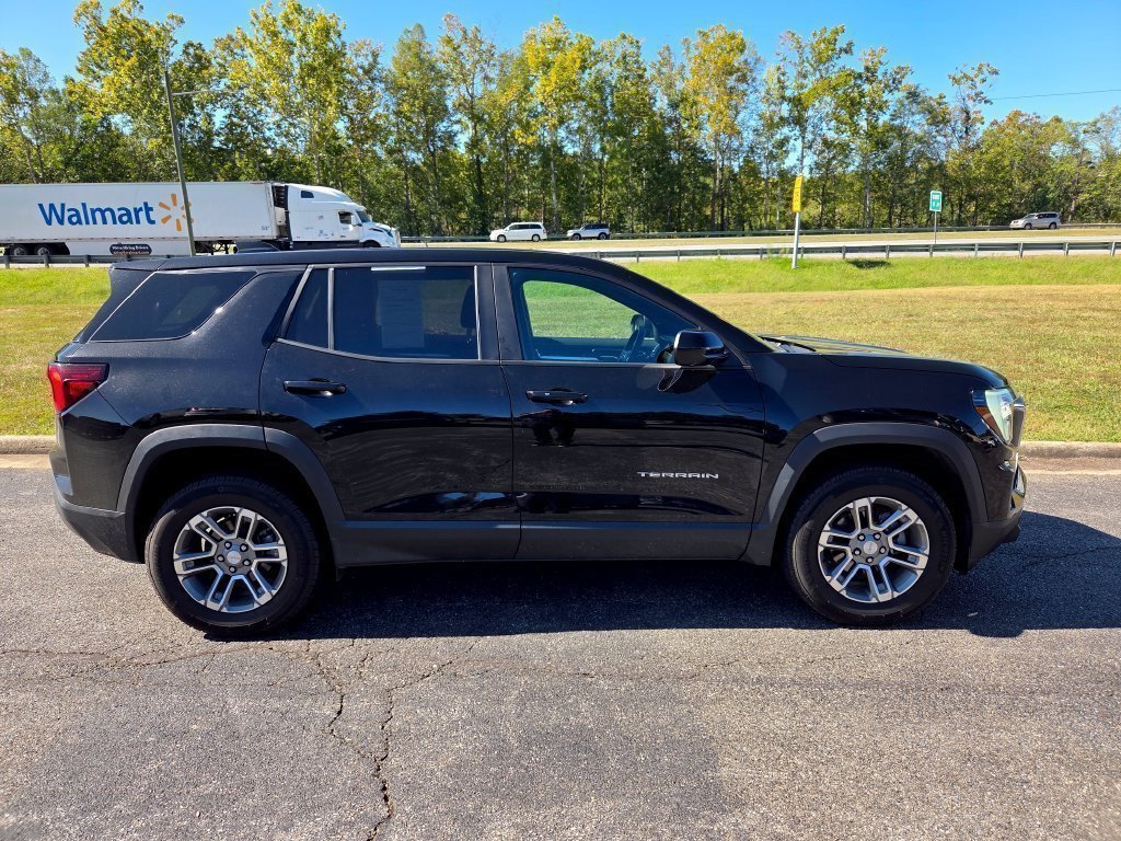 Used 2025 GMC Terrain Elevation w/ Technology Package II AWD/4WD image 2