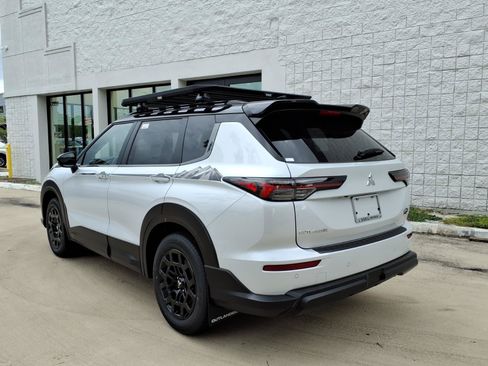 New 2026 Mitsubishi Outlander AWD image 8