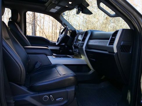 Used 2019 Ford F250 Lariat w/ Lariat Ultimate Package image 39