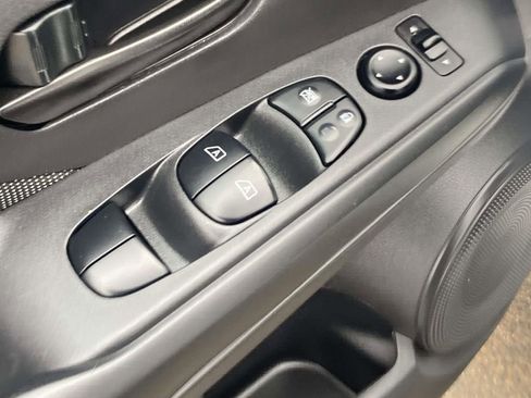 Used 2020 Nissan Kicks S image 18