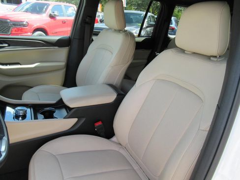 Certified 2025 Jeep Grand Cherokee Limited w/ Luxury Tech Group II AWD/4WD image 20