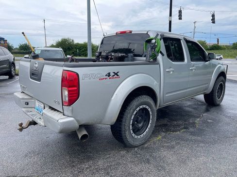 Used 2009 Nissan Frontier PRO-4X w/ Technology Pkg AWD/4WD image 3
