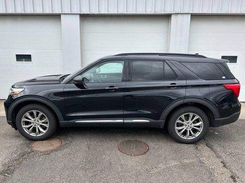 Used 2020 Ford Explorer XLT w/ Equipment Group 202A AWD/4WD image 3