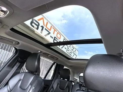 Used 2019 Volvo XC90 T5 Momentum w/ Multimedia Package image 22