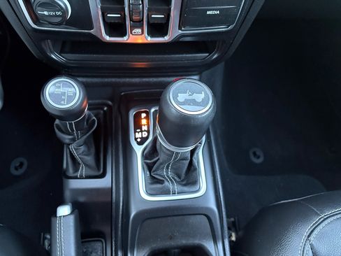 Used 2023 Jeep Wrangler Sahara image 27