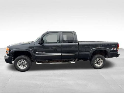 Used 2005 GMC Sierra 2500 SLT w/ Snow Plow Prep Package AWD/4WD image 2
