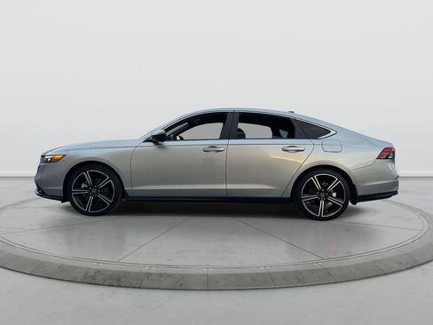 Used 2024 Honda Accord Sport image 4