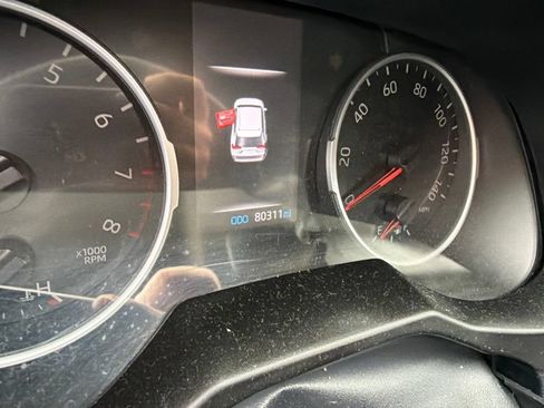 Used 2019 Toyota RAV4 XLE Premium AWD/4WD image 9