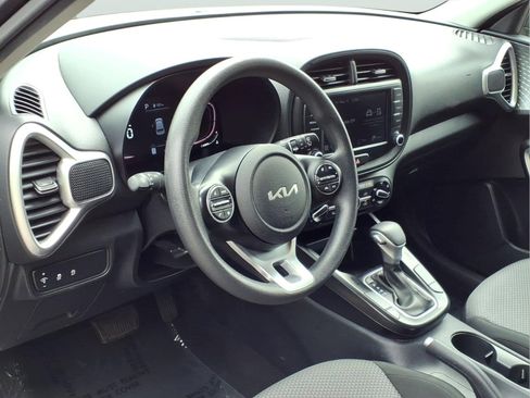 Used 2024 Kia Soul LX w/ Option Group 015 FWD image 11