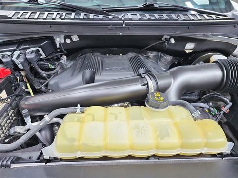 Used 2020 Ford Expedition XLT image 17