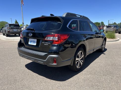 Used 2018 Subaru Outback 3.6R Limited AWD/4WD image 11