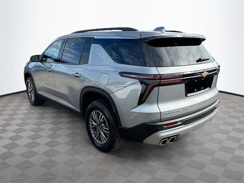 Used 2024 Chevrolet Traverse LT image 8