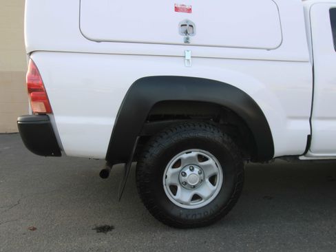 Used 2015 Toyota Tacoma PreRunner image 24