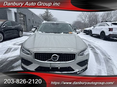 Used 2022 Volvo V60 T5 Cross Country w/ Advanced Package image 2