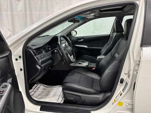Used 2014 Toyota Camry SE FWD image 10