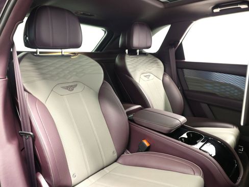 Used 2023 Bentley Bentayga Extended Wheelbase image 82