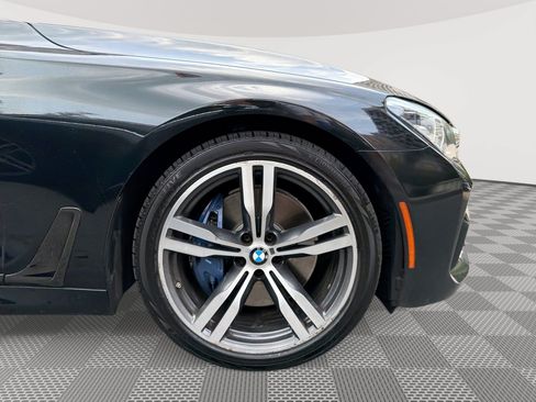 Used 2018 BMW 750i w/ Executive Package RWD image 31