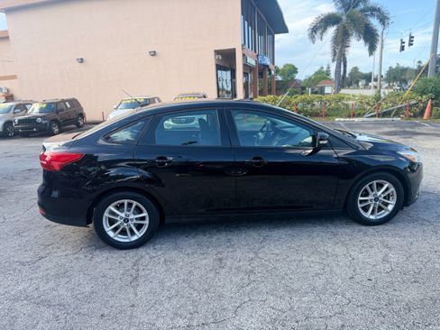 Used 2016 Ford Focus SE w/ SE Power Seat Package FWD image 6