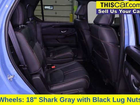 Used 2025 Honda Pilot TrailSport image 29