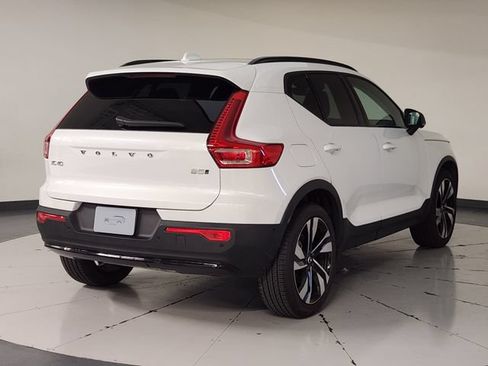 Certified 2025 Volvo XC60 B5 Core AWD/4WD image 2