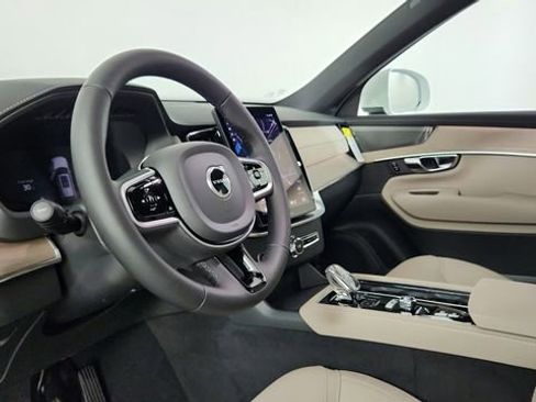 Used 2025 Volvo XC90 B6 Plus w/ Protection Package Premier AWD/4WD image 12