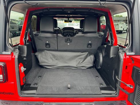 Used 2021 Jeep Wrangler Unlimited Rubicon w/ Uconnect 4C Nav & Sound Group AWD/4WD image 16