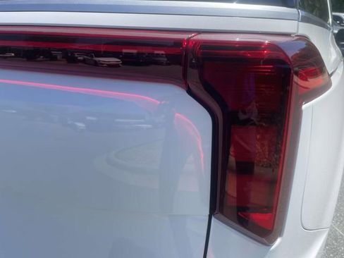 Used 2025 Kia Carnival FWD image 14