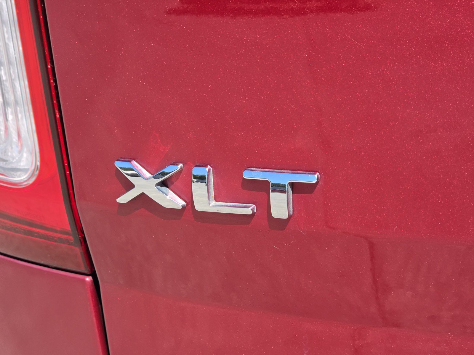 Used 2015 Ford Explorer XLT w/ Equipment Group 202B FWD image 8