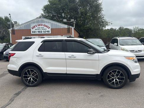 Used 2015 Ford Explorer XLT w/ Equipment Group 202A AWD/4WD image 4