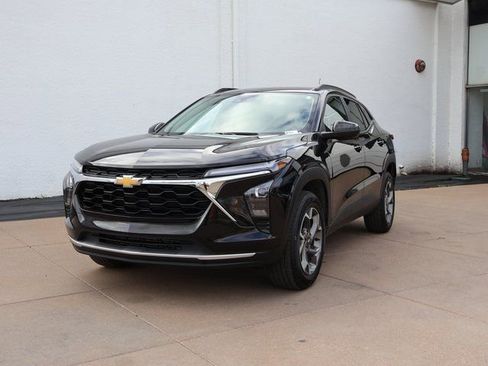 Certified 2025 Chevrolet Trax LT FWD image 4