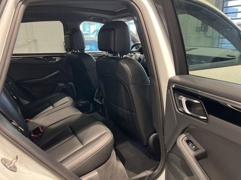 Used 2025 Porsche Macan Turbo image 33