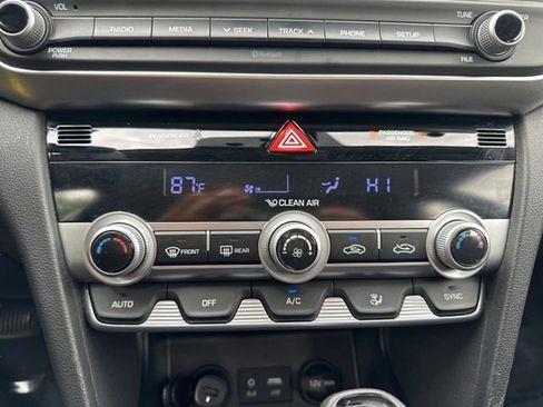 Used 2020 Hyundai Elantra SE w/ Cargo Package (C1) FWD image 16