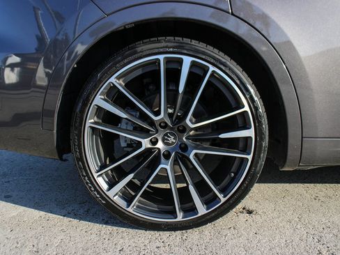 Used 2020 Maserati Levante GTS AWD/4WD image 12