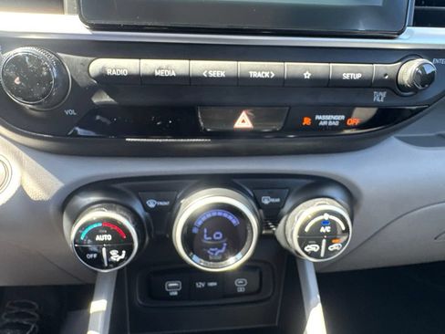 Certified 2024 Hyundai Venue SEL FWD image 19