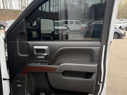 Used 2018 GMC Sierra 2500 SLT w/ Duramax Plus Package AWD/4WD image 15