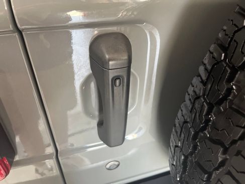 Used 2018 Jeep Wrangler Unlimited Sahara AWD/4WD image 44