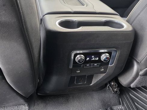 Used 2022 GMC Yukon XL SLT RWD image 10