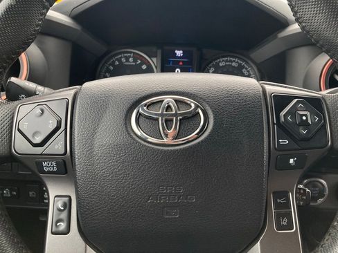 Used 2021 Toyota Tacoma TRD Off-Road w/ Technology Package AWD/4WD image 16