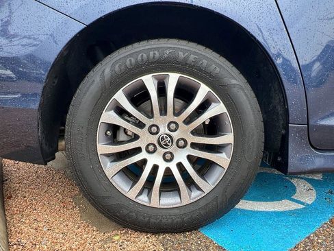 Used 2020 Toyota Sienna XLE Premium image 7