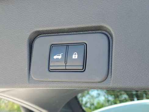 Used 2023 Nissan Rogue SV w/ SV Premium B Package AWD/4WD image 9