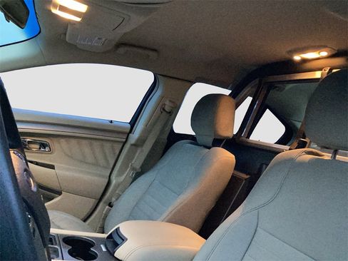 Used 2016 Ford Taurus SE image 24