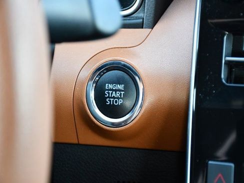 Used 2019 Toyota Avalon Limited image 17