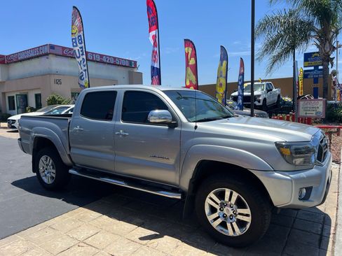Used 2015 Toyota Tacoma PreRunner w/ Limited Package RWD image 10