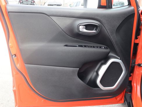 Used 2021 Jeep Renegade Latitude FWD image 21