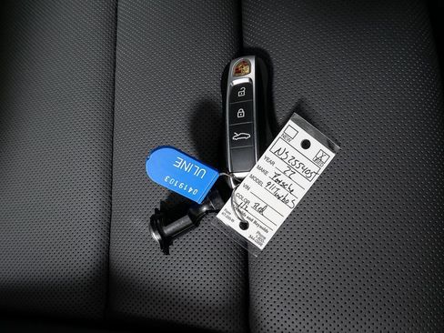 Used 2022 Porsche 911 Turbo image 25