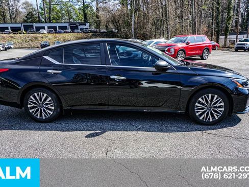 Used 2024 Nissan Altima 2.5 SV image 9