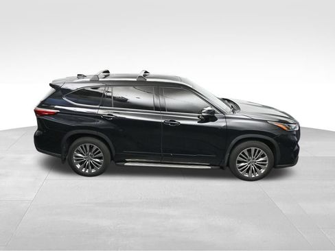Used 2021 Toyota Highlander Platinum FWD image 22