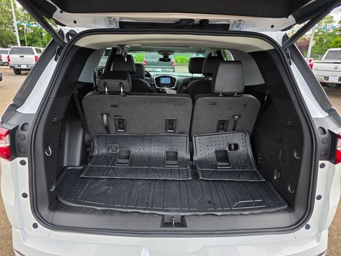 Used 2019 Chevrolet Traverse Premier w/ LPO, Blackout Package AWD/4WD image 23