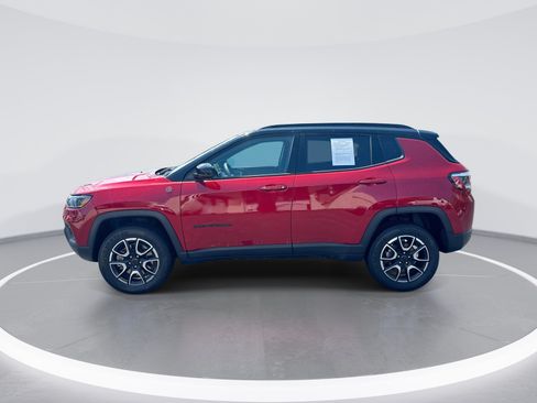 Used 2025 Jeep Compass Trailhawk AWD/4WD image 6