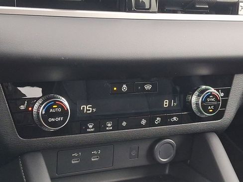 New 2026 Mitsubishi Outlander SE image 8